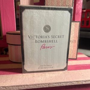 Victoria’s Secret ORIGINAL FORMULA AND BOTTLE✨BOMBSHELL PARIS✨❤️PRICE IS FIRM❤️